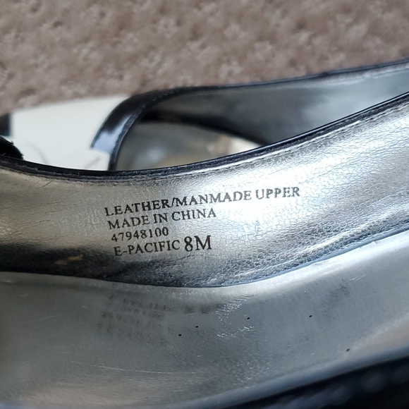 Etienne Aigner flower peep toe wedge heels NWOT - Picture 3 of 11